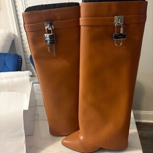 Givenchy  Shark lock boots